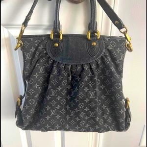 This is an authentic LV. It is in very good condition!
